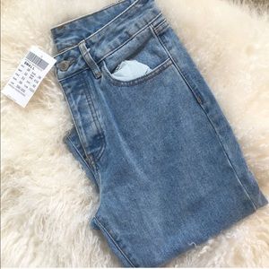 Brandy Melville Millie Lightwash Jeans